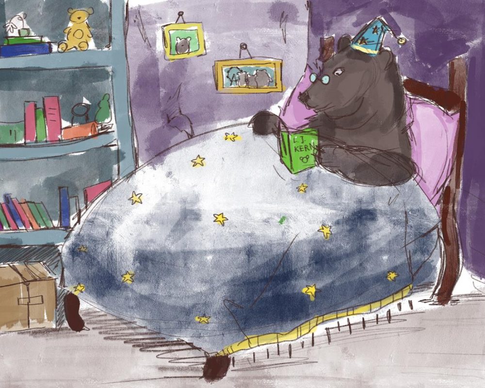 Niedźwiedź czytający książkę w łóżku