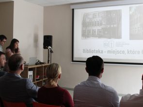 Pokaz slajdów z historią biblioteki