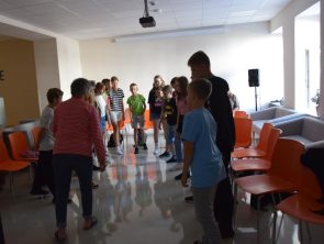 Warsztaty z teatru greckiego w bibliotece.