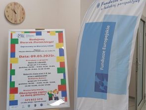Na sztaludze znajduje się plakat Warsztaty LEGO. Obok stoi flaga Fundusze Europejskie.