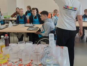 Uczestnicy zajęć zapoznają się ze specjalistycznym sprzętem