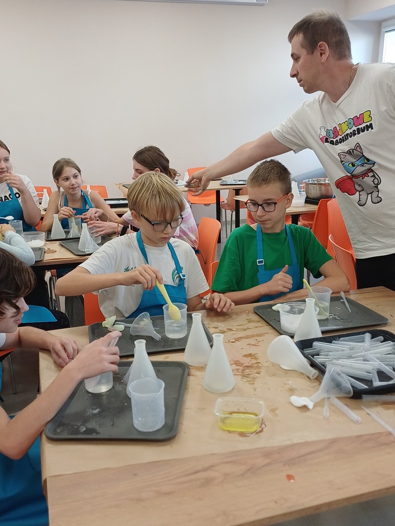 Uczestnicy zajęć zapoznają się ze specjalistycznym sprzętem