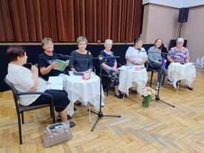 Wspólne czytanie utworów Jana Kochanowskiego w Karsznicach