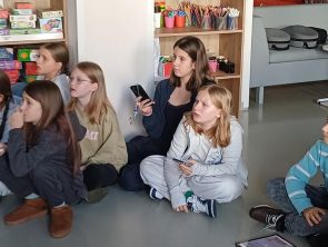 Uczestnicy warsztatów poznają podstawy SI