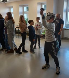 Uczestnicy warsztatów poznają podstawy SI