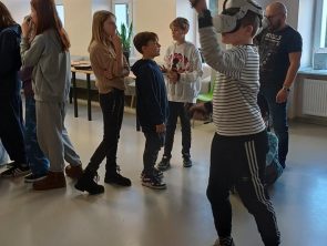 Uczestnicy warsztatów poznają podstawy SI